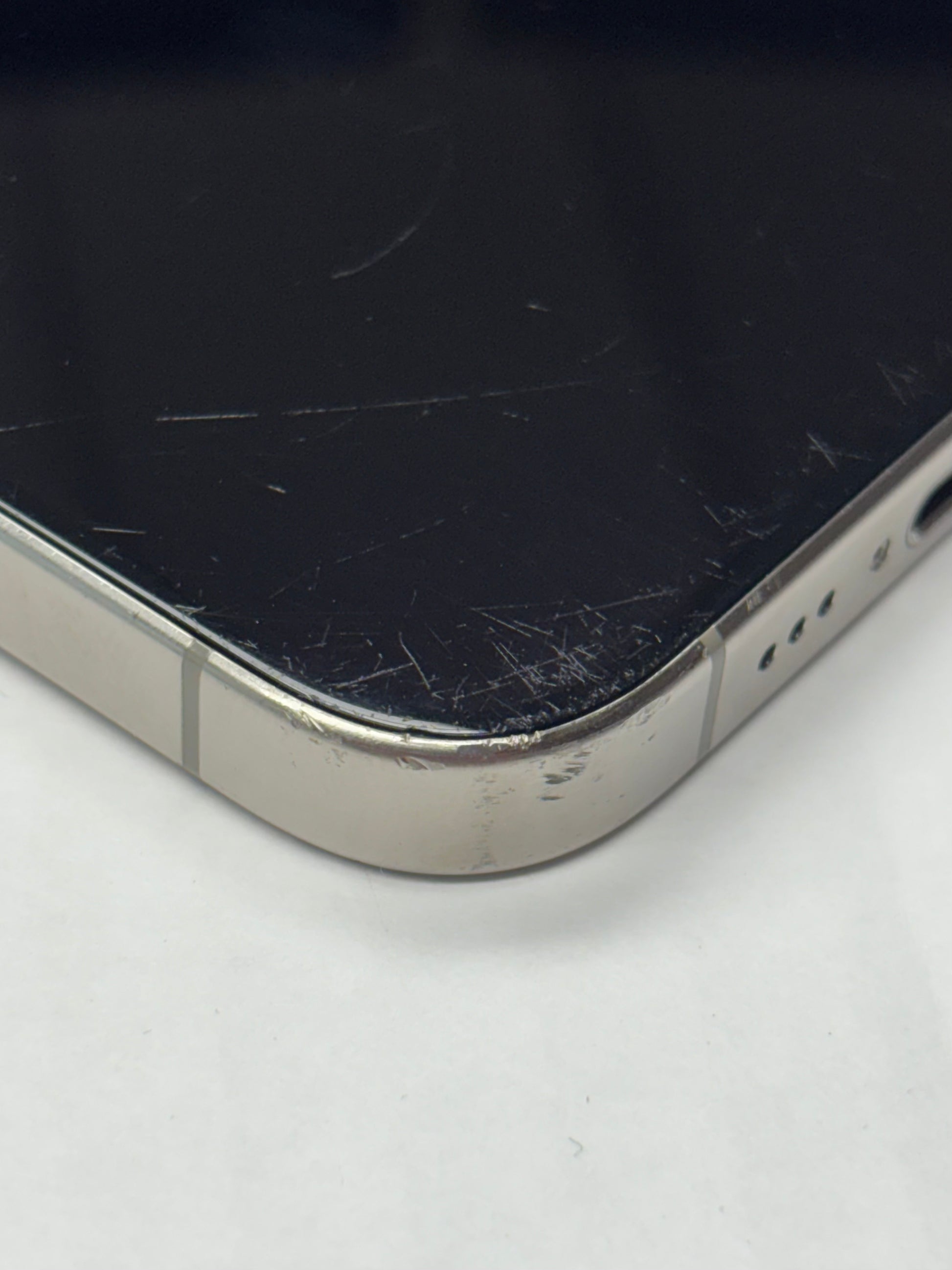 Apple iPhone 15 Pro Titan Natur günstig gebraucht kaufen