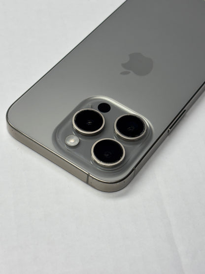 Apple iPhone 15 Pro Titan Natur günstig gebraucht kaufen