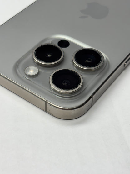 Apple iPhone 15 Pro Titan Natur günstig gebraucht kaufen