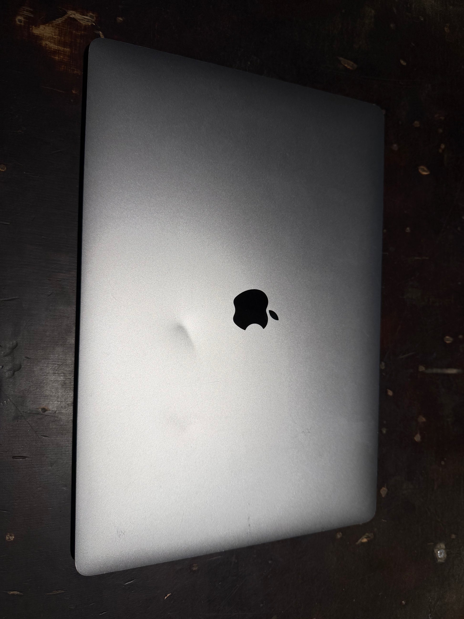 Apple MacBook Pro 16, mit Touch Bar Space Gray günstig gebraucht kaufen