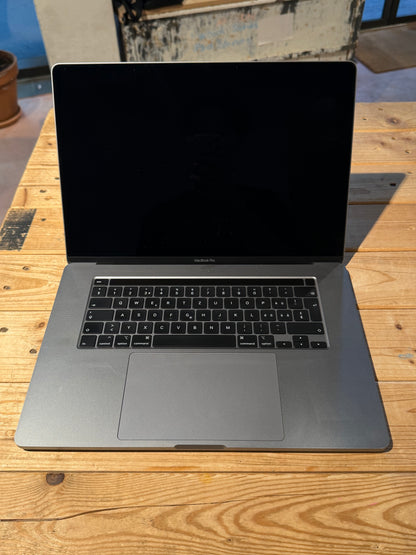 Apple MacBook Pro 16, mit Touch Bar Space Gray günstig gebraucht kaufen