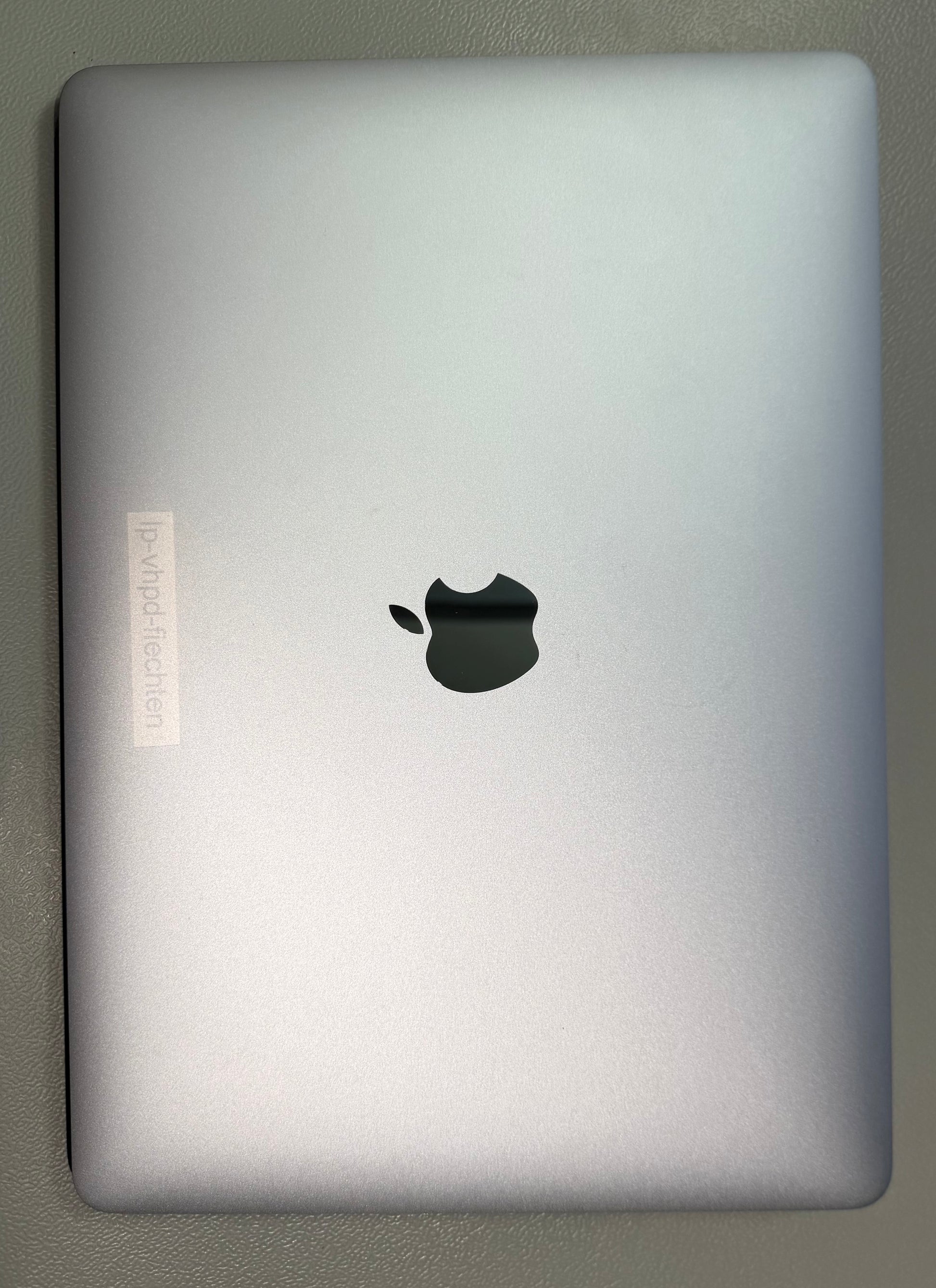 Apple MacBook Air 13 M1, 8-Core CPU und 7-Core GPU Late 2020 Space Grau Grau günstig gebraucht kaufen
