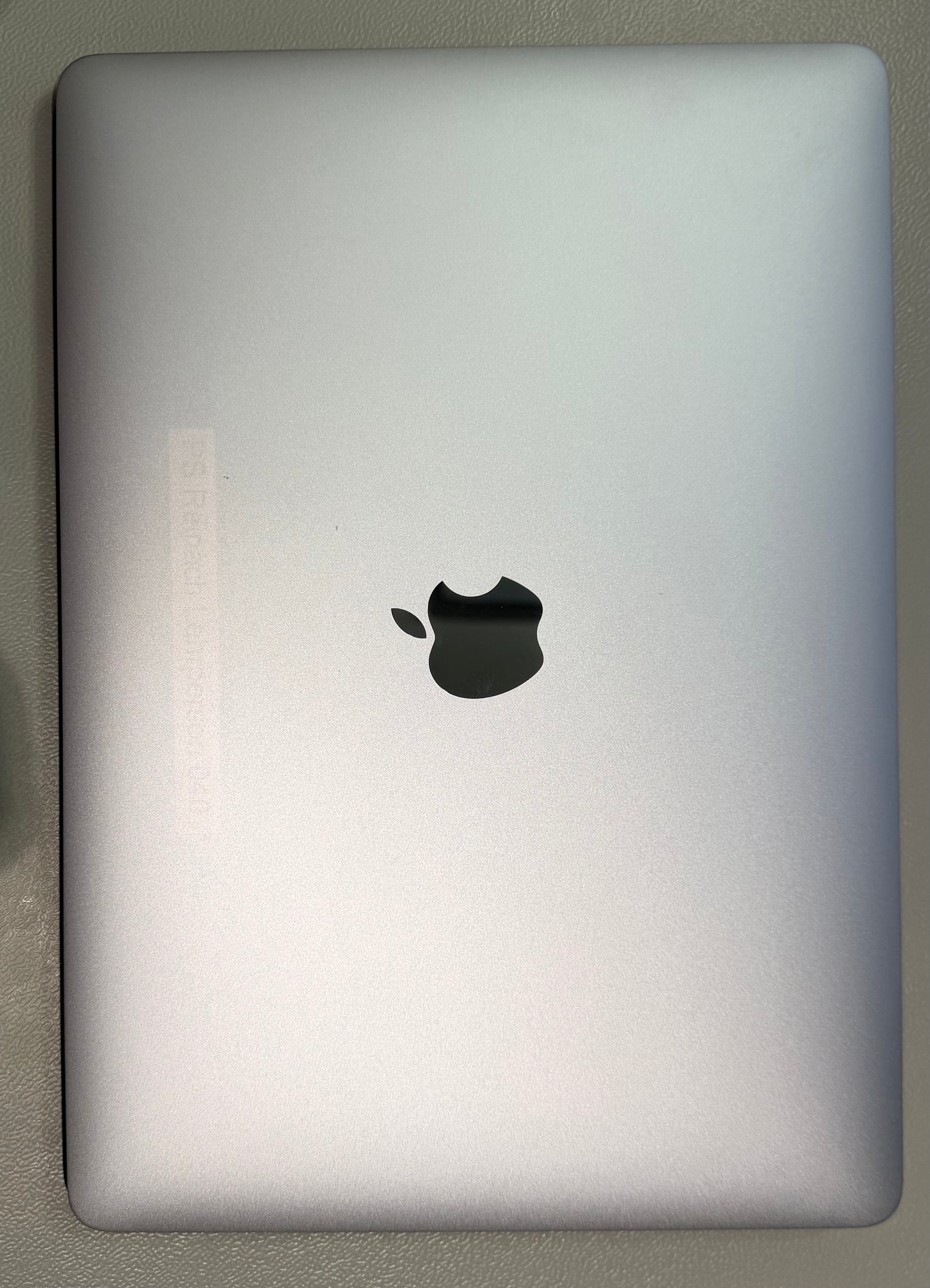 Apple MacBook Air 13 M1, 8-Core CPU und 7-Core GPU Late 2020 Space Grau Grau günstig gebraucht kaufen