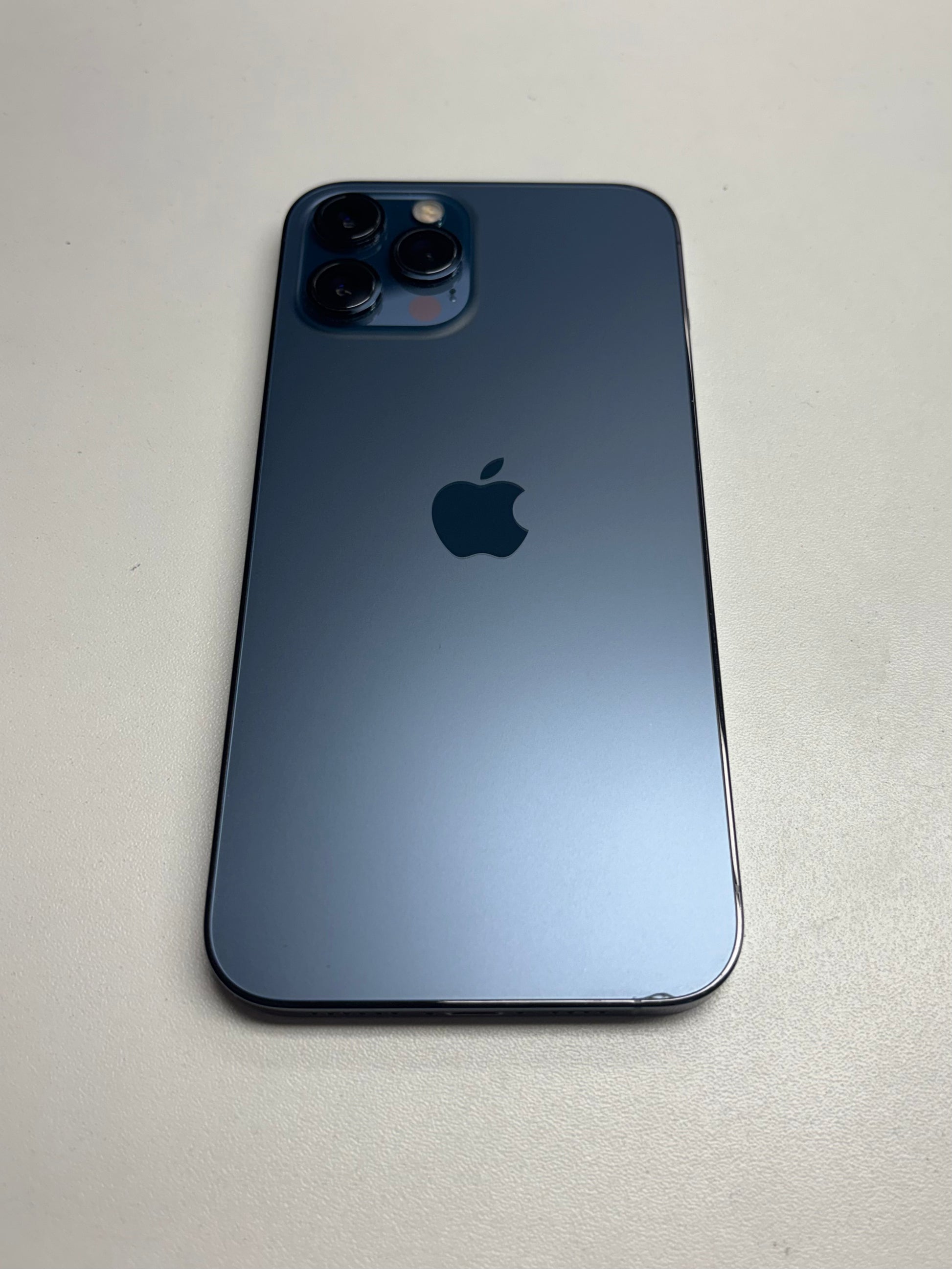 Apple iPhone 12 Pro Max Pazifikblau günstig gebraucht kaufen