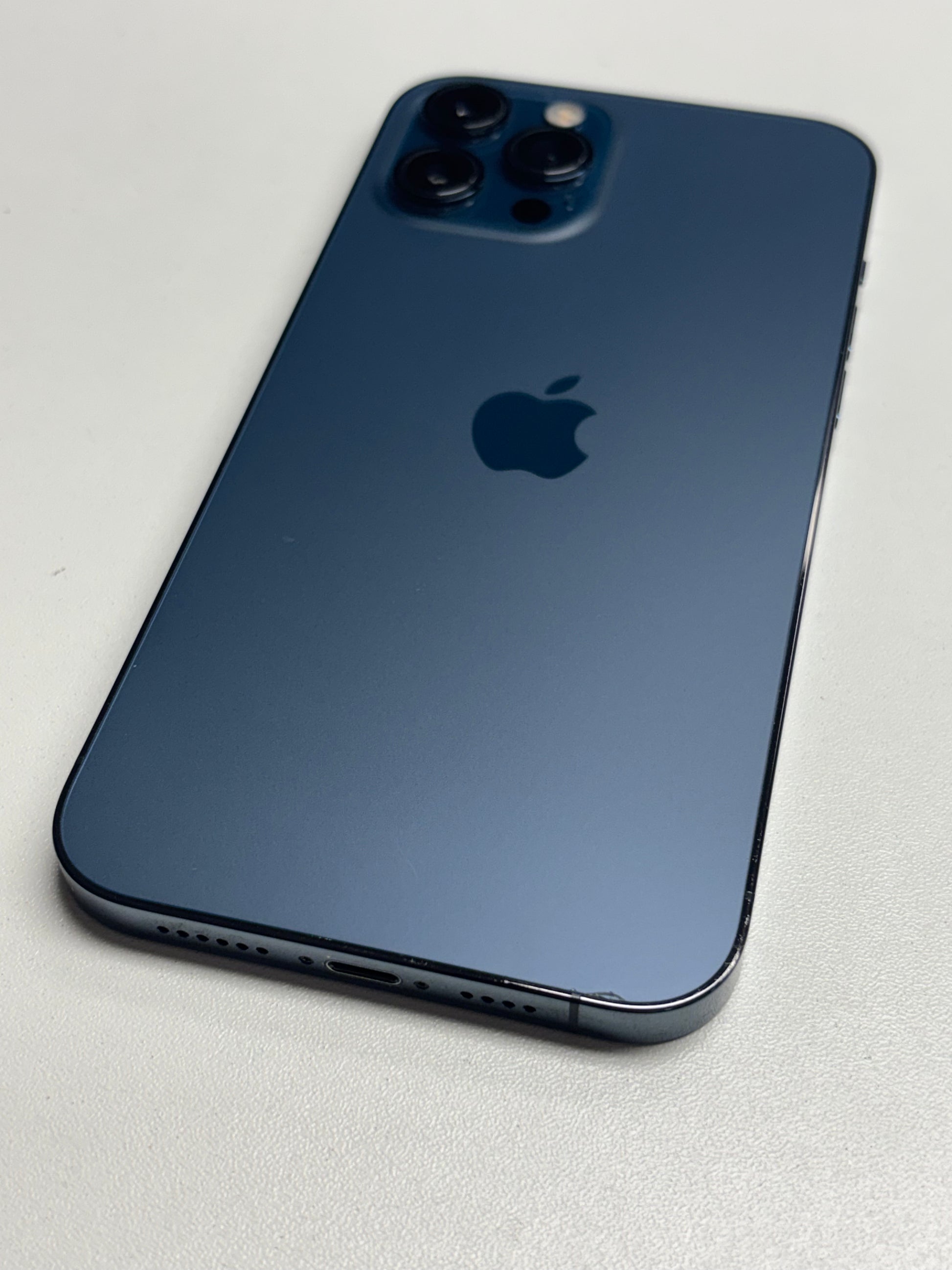 Apple iPhone 12 Pro Max Pazifikblau günstig gebraucht kaufen
