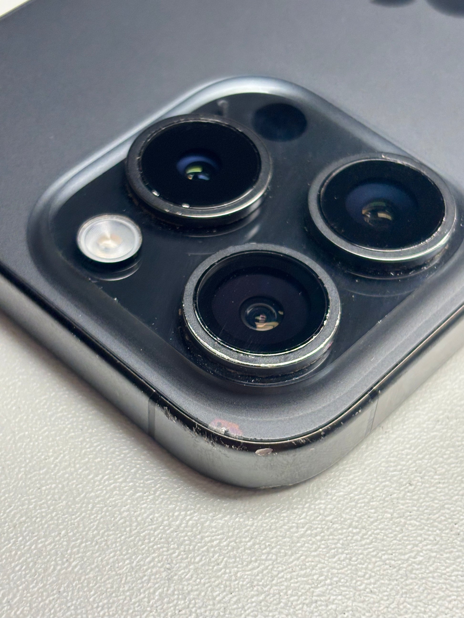 Apple iPhone 15 Pro Titan Schwarz günstig gebraucht kaufen