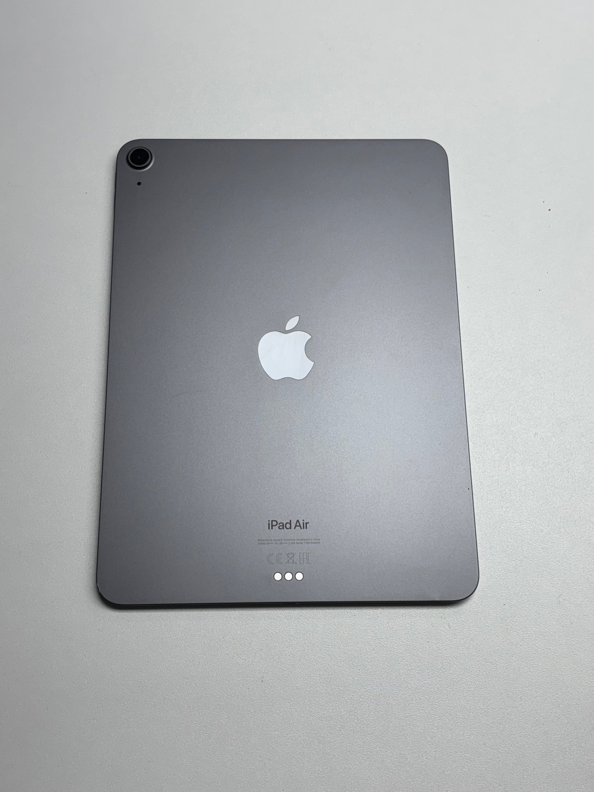 Apple iPad Air 5. Gen (2022) Space Grau günstig gebraucht kaufen