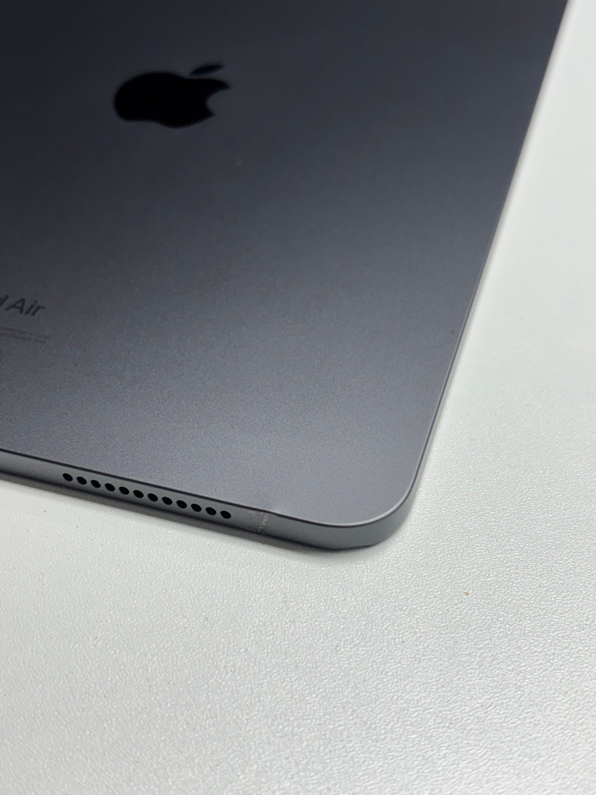 Apple iPad Air 5. Gen (2022) Space Grau günstig gebraucht kaufen