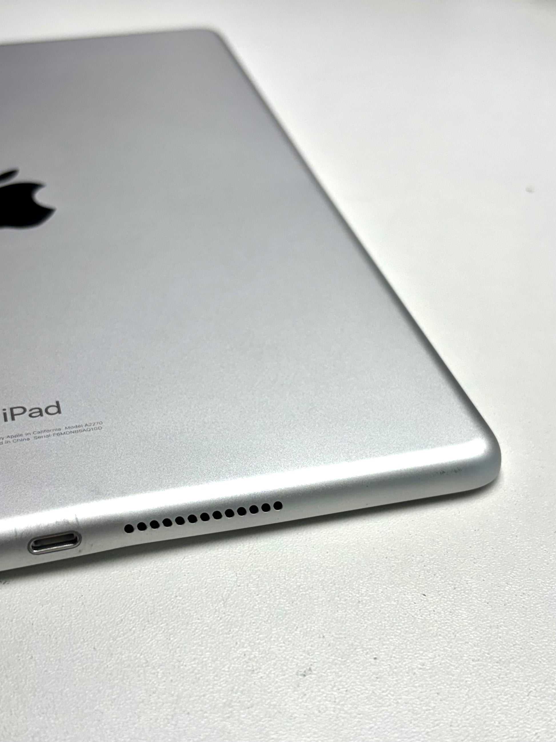 Apple iPad 7th gen (2019) Silber günstig gebraucht kaufen