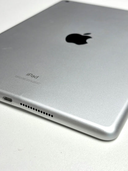 Apple iPad 7th gen (2019) Silber günstig gebraucht kaufen