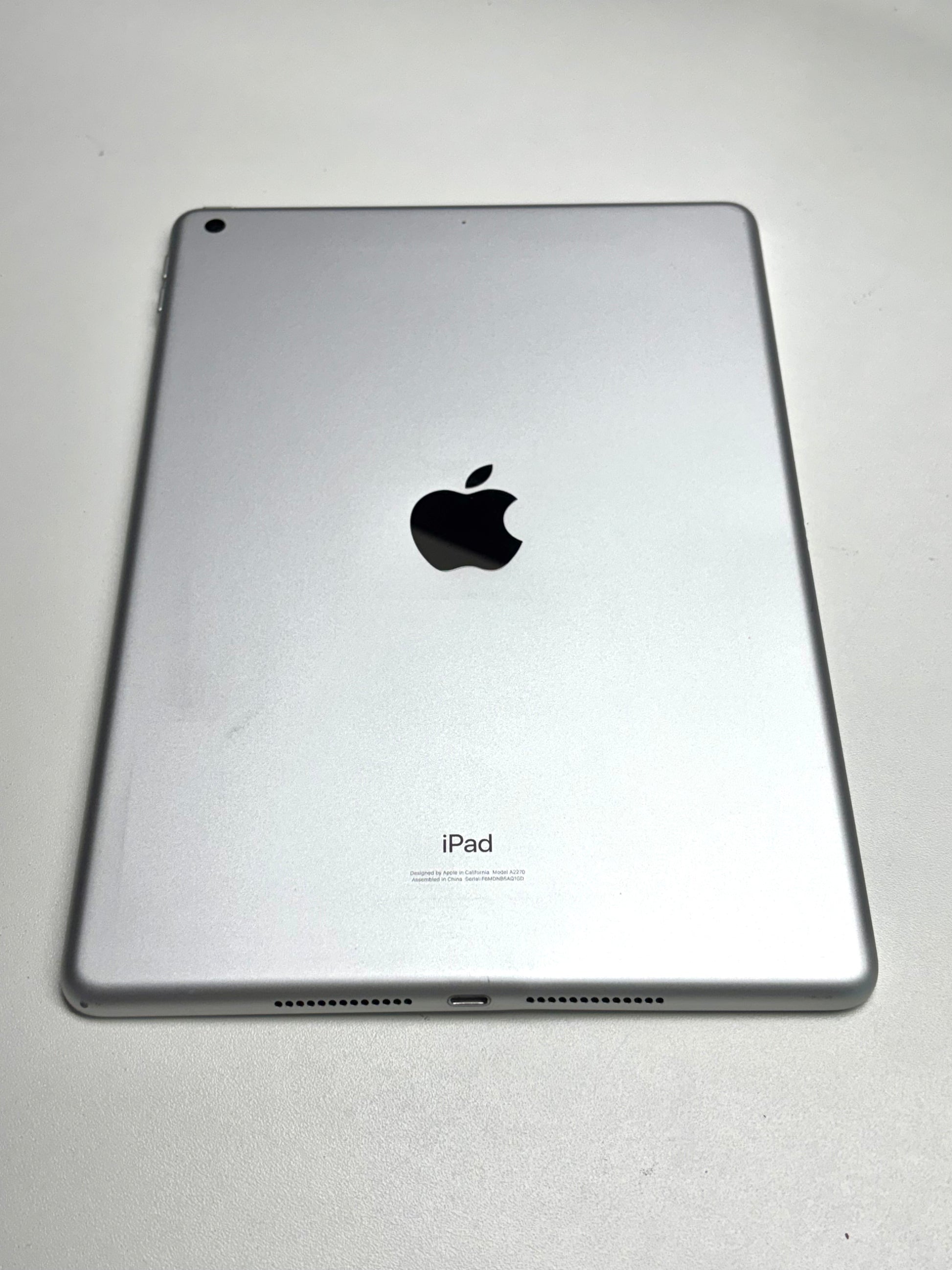 Apple iPad 7th gen (2019) Silber günstig gebraucht kaufen
