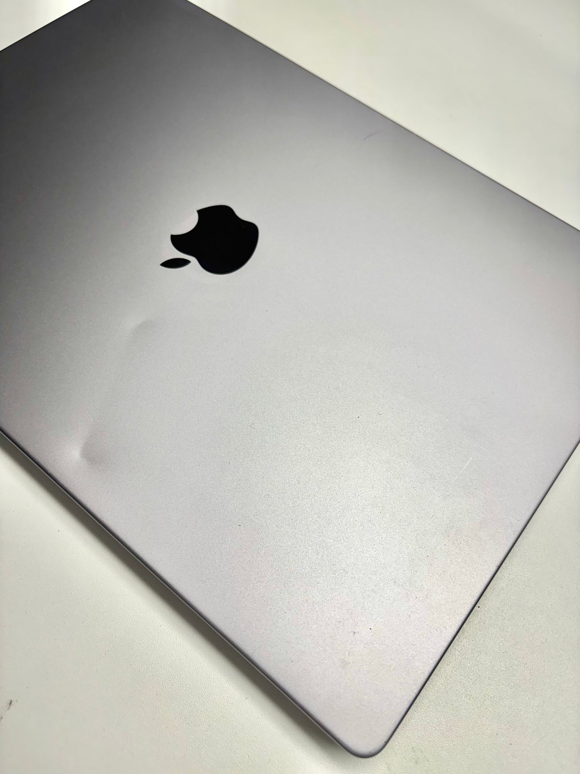Apple MacBook Pro 16 Space Grau günstig gebraucht kaufen