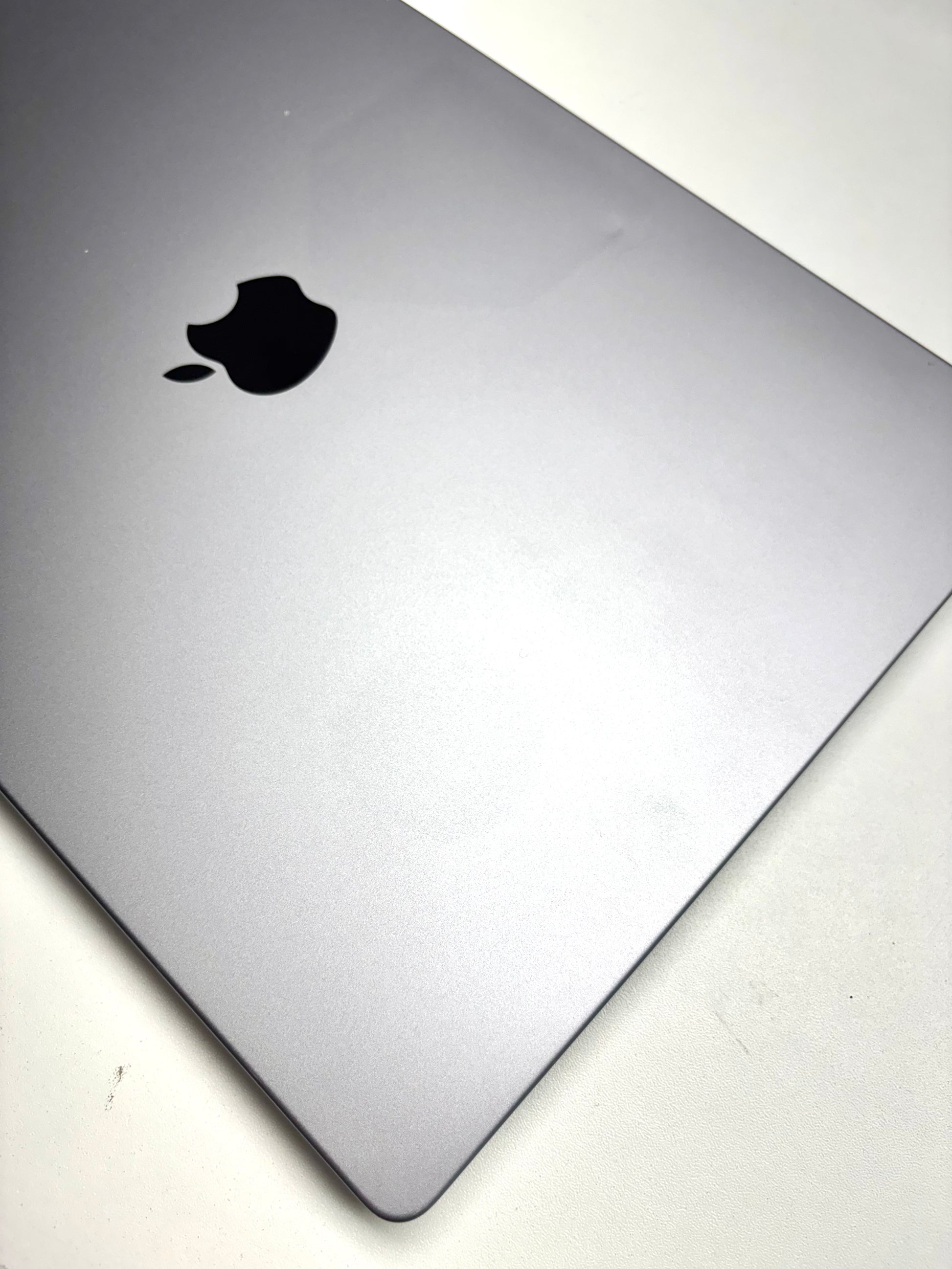 Apple MacBook Pro 16 Space Grau günstig gebraucht kaufen
