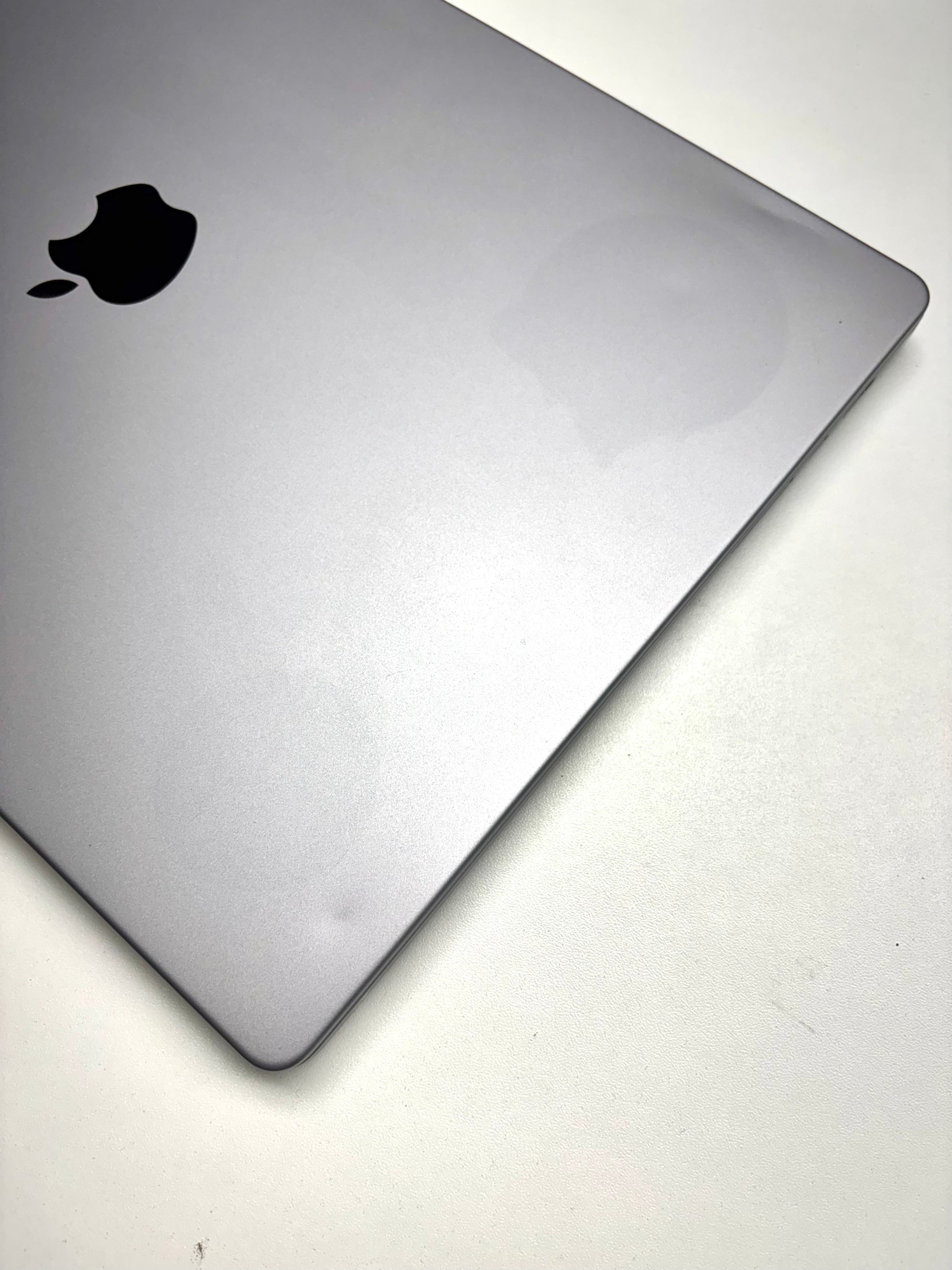 Apple MacBook Pro 16 Space Grau günstig gebraucht kaufen