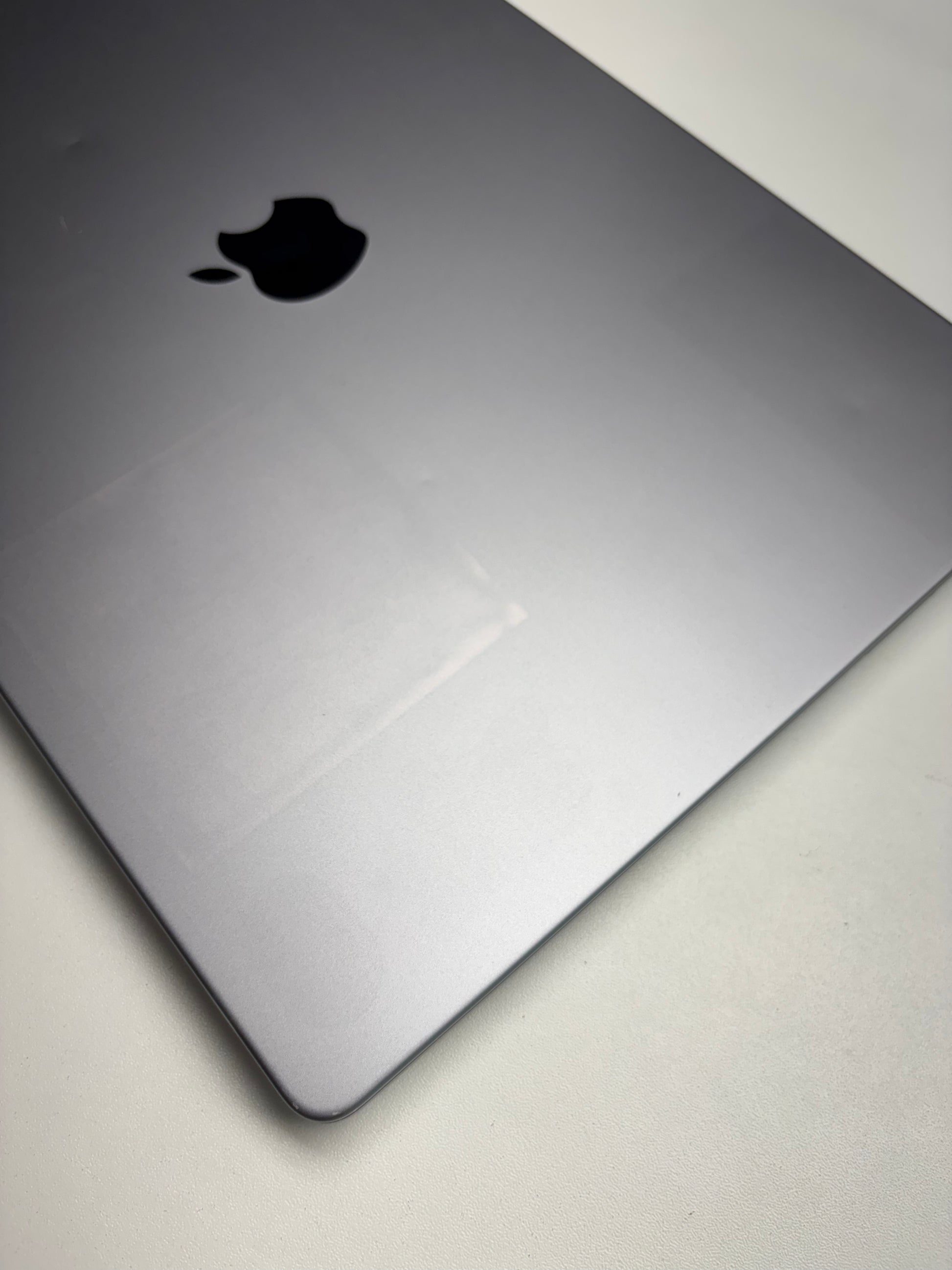 Apple MacBook Pro 16 Space Grau günstig gebraucht kaufen