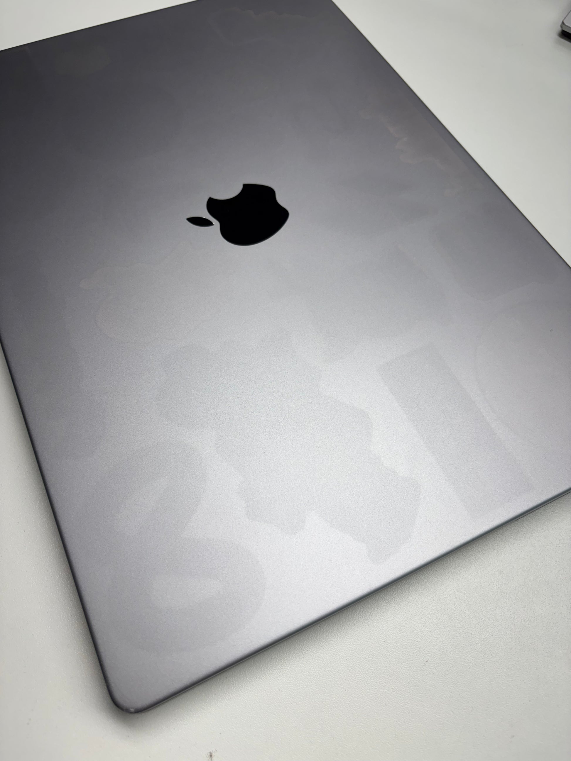 Apple MacBook Pro 16 Space Grau günstig gebraucht kaufen