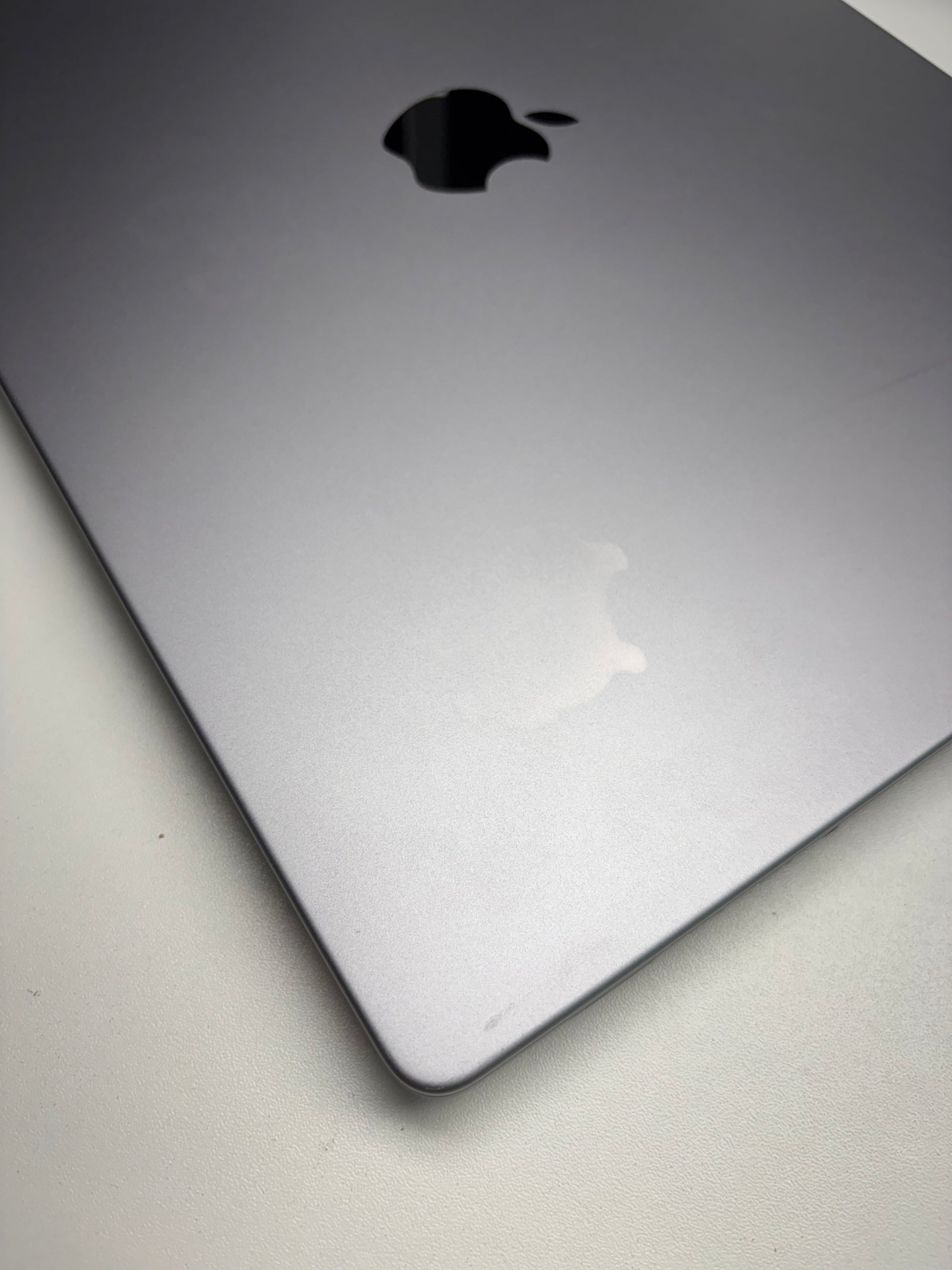 Apple MacBook Pro 16 Space Grau günstig gebraucht kaufen