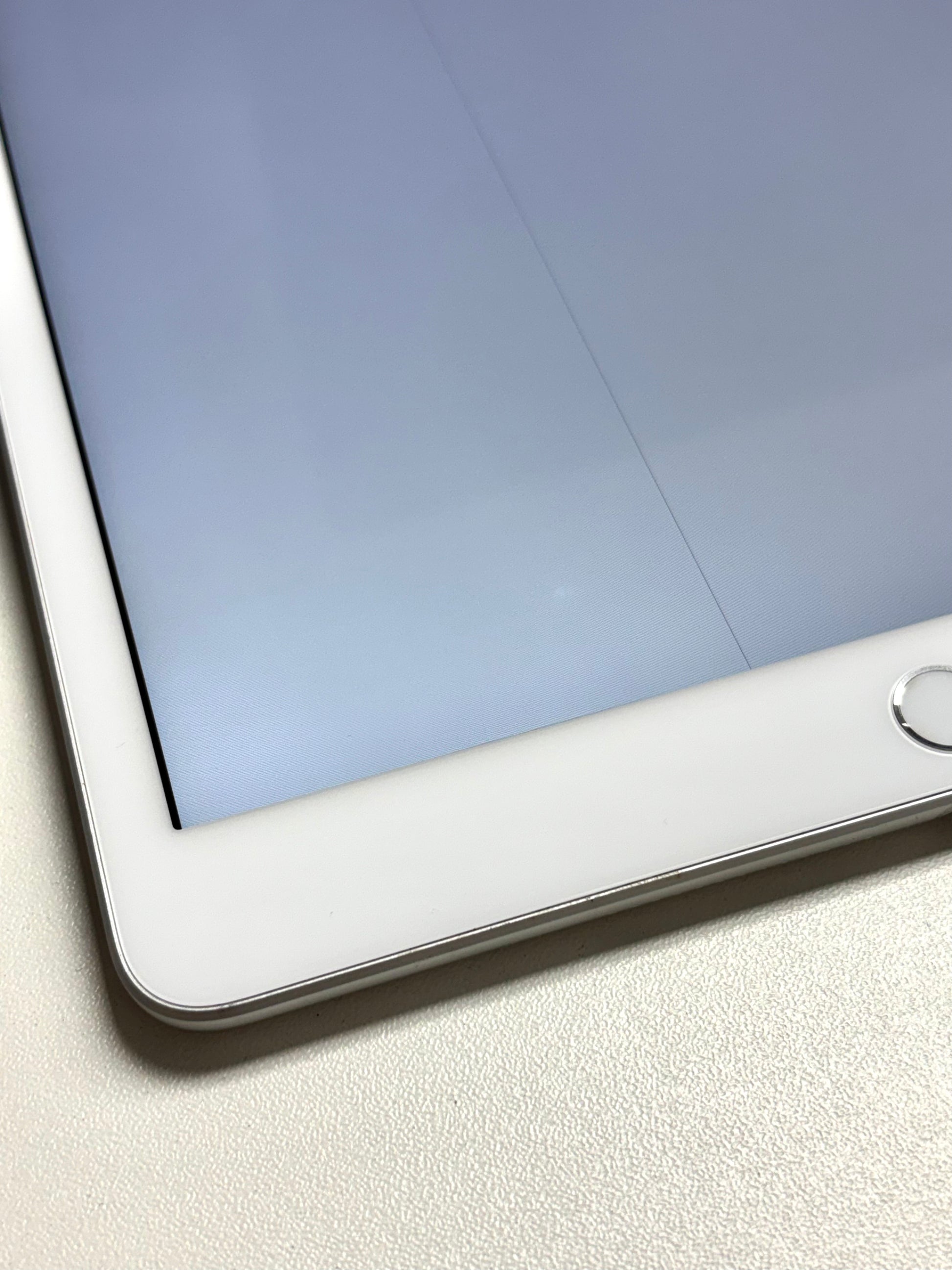 Apple iPad 7th gen (2019) Silber günstig gebraucht kaufen