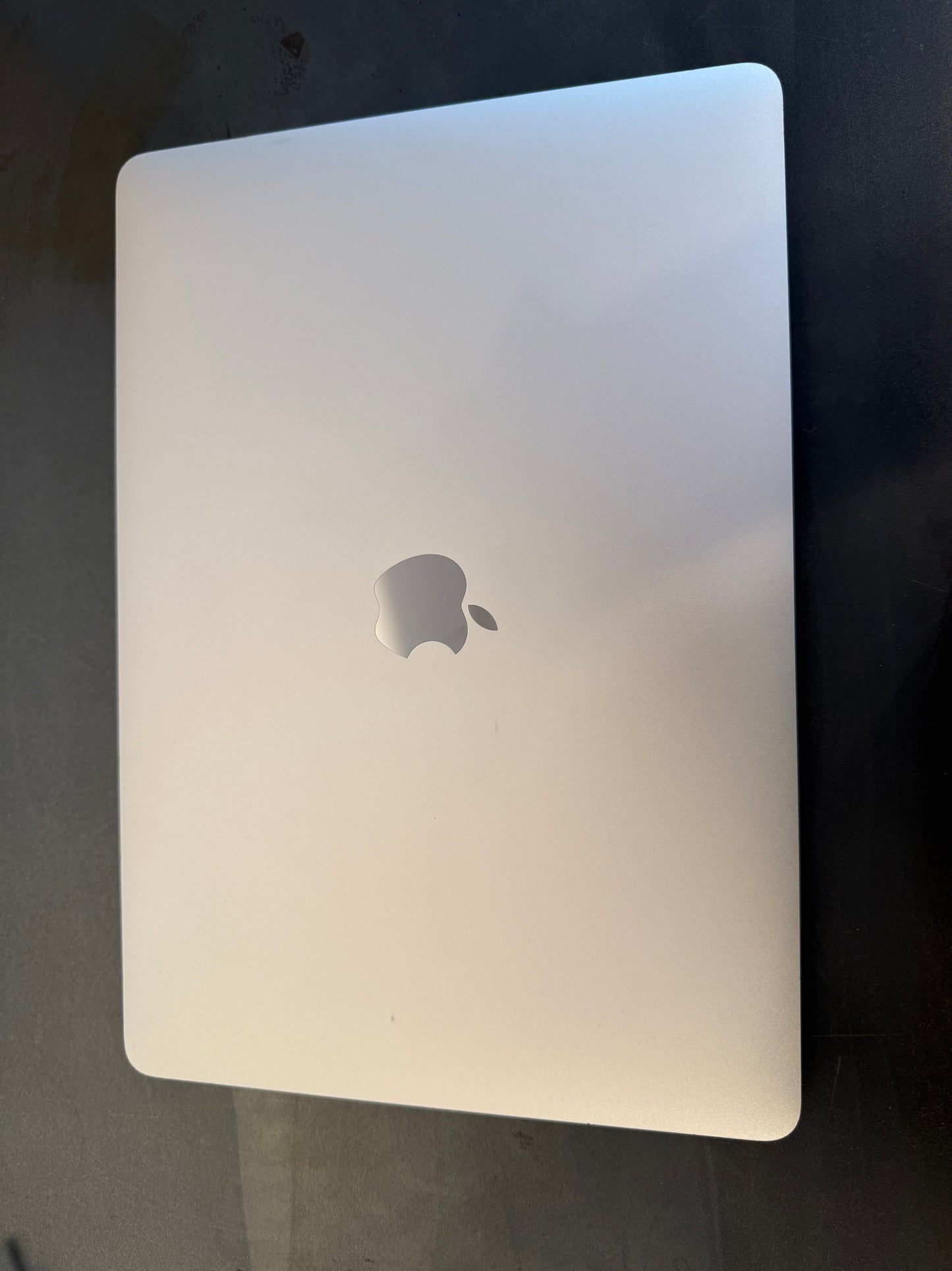 Apple MacBook Air 13 M1, 8‑Core CPU und 8‑Core GPU Late 2020 Silber Silber günstig gebraucht kaufen
