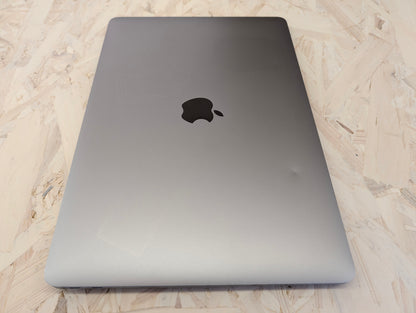 Apple MacBook Air 13 M1, 8-Core CPU und 7-Core GPU Late 2020 Space Grau Grau günstig gebraucht kaufen
